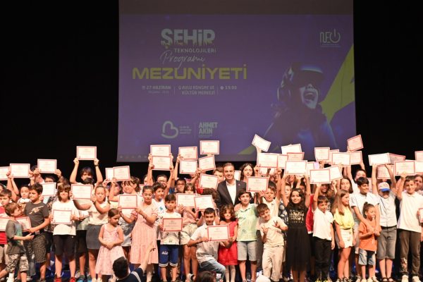 NE 10 GELECEĞİN TEKNOLOJİ LİDERLERİNİ MEZUN ETTİ