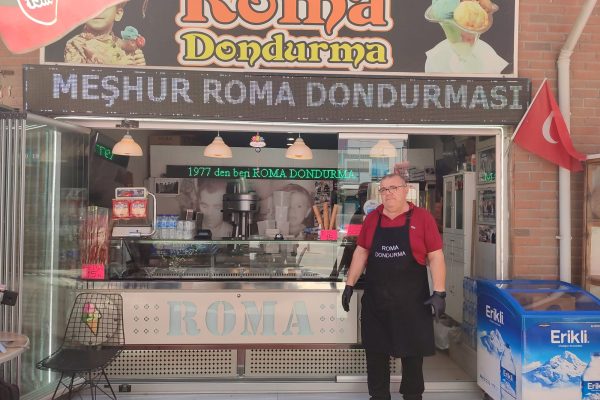 SATILACAK TÜM DONDURMALARIN GELİRİNİ SMA HASTASI KIVANÇ BEBEĞE BAĞIŞLAYACAK