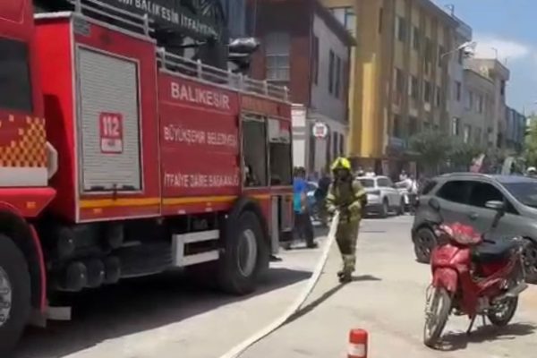 GÖNEN’DEKİ YANGIN KORKUTTU