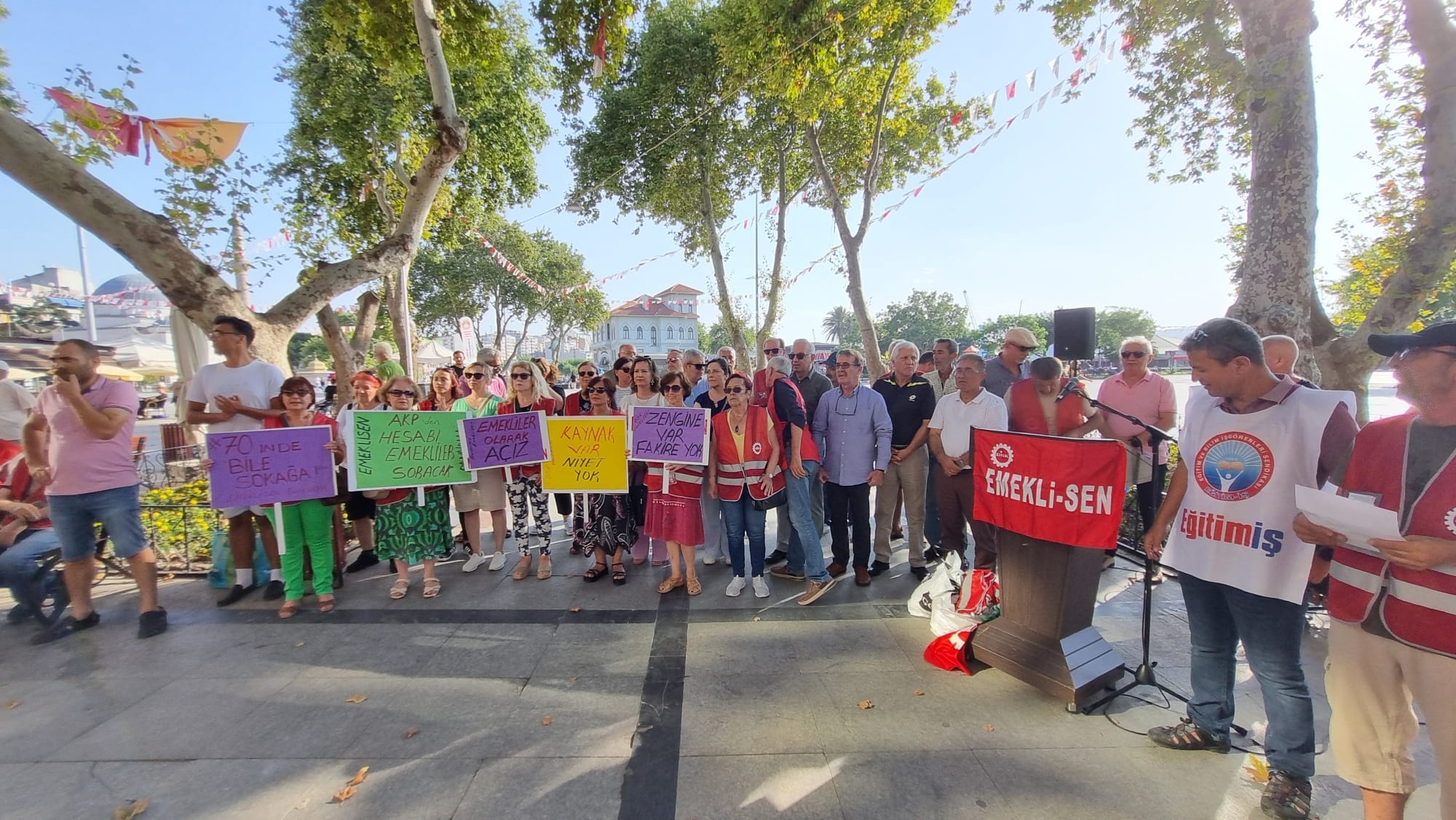TÜİK’in açıkladığı enflasyon rakamlarının ardından emekliler isyanlarını meydanlarda haykırmaya başladılar.