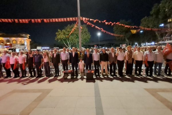 15 TEMMUZ DEMOKRASİ ŞEHİTLERİ ANILDI