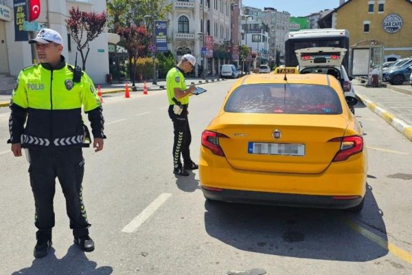 TRAFİK DENETİMLERİNDE 59 SÜRÜCÜNÜN EHLİYETİNE EL KONULDU