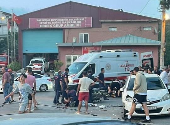 ERDEK’TEKİ KAZADA MOTOSİKLET SÜRÜCÜSÜ AĞIR YARALANDI