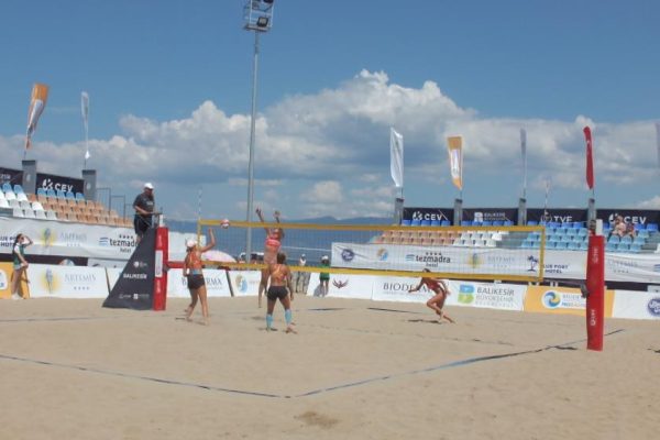 BURHANİYE’DE PLAJ VOLEYBOLU