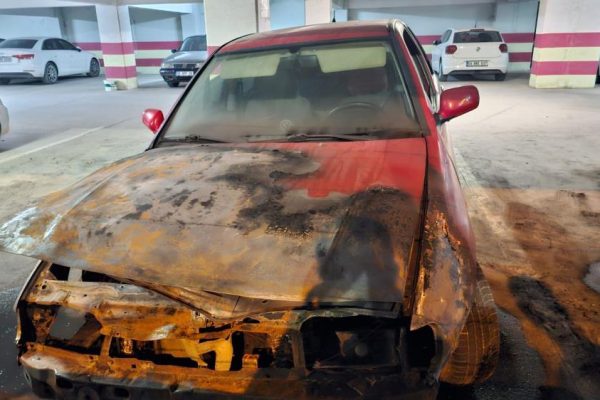 BANDIRMASPOR OTOPARKINDA ARAÇ YANDI