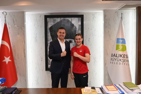 BÜYÜKŞEHİRDEN MİLLİ SPORCULARA BÜYÜK ÖDÜL