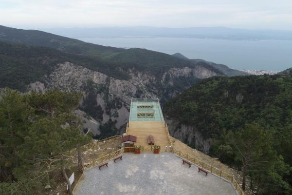 CAM SEYİR TERASI DA SICAKLARA DAYANAMADI