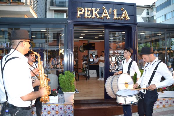 PEKÂ’LÂ CAFE AÇILDI