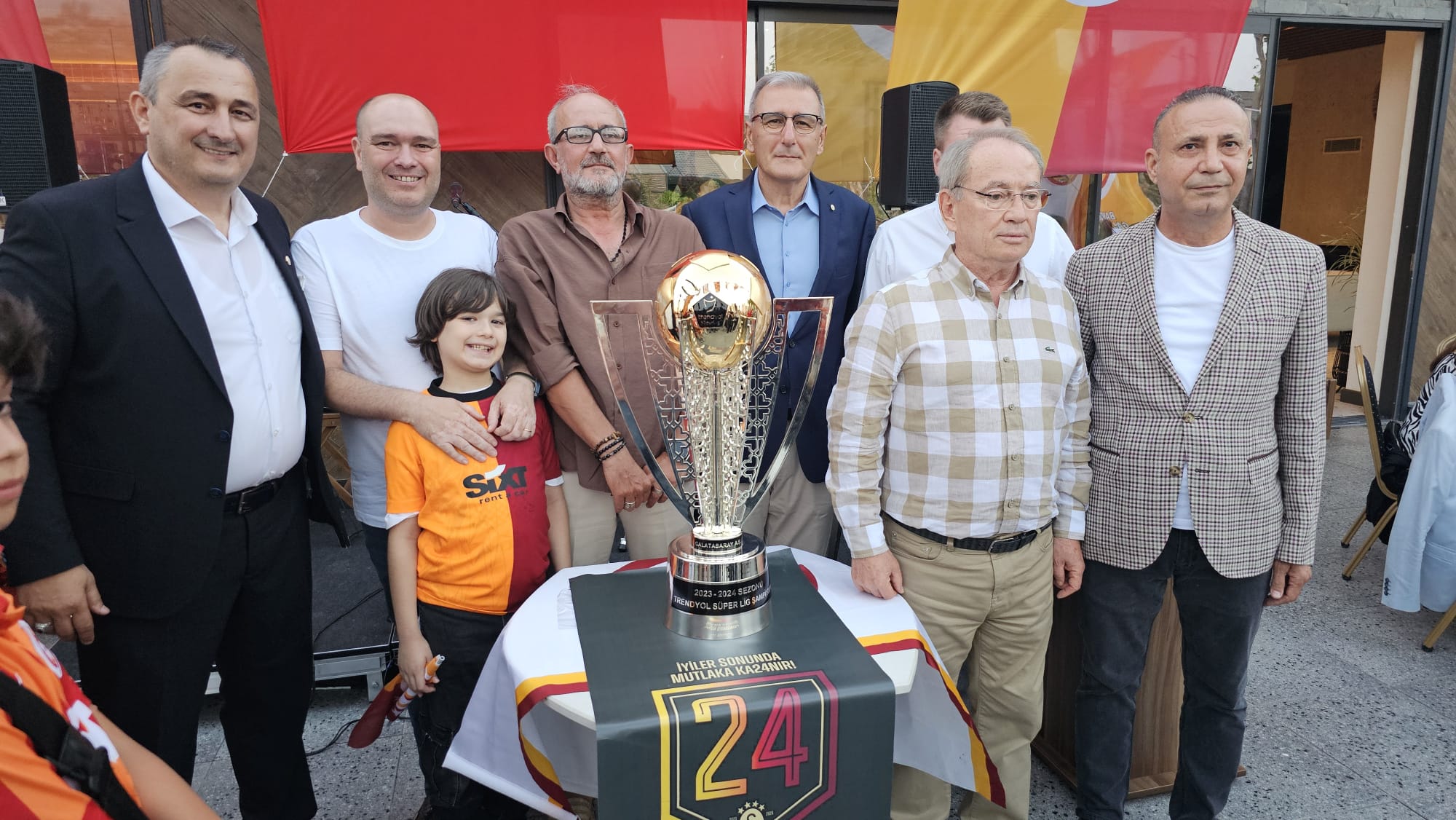 2023/2024 sezonu şampiyonu Galatasaray’ın şampiyonluk kupası Bandırma’ya geldi. Geçen sene