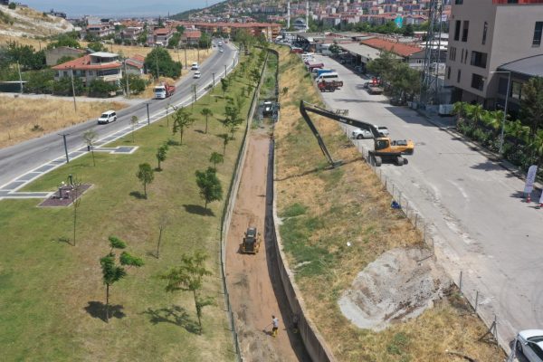 BASKİ DERE YATAKLARINI TEMİZLİYOR