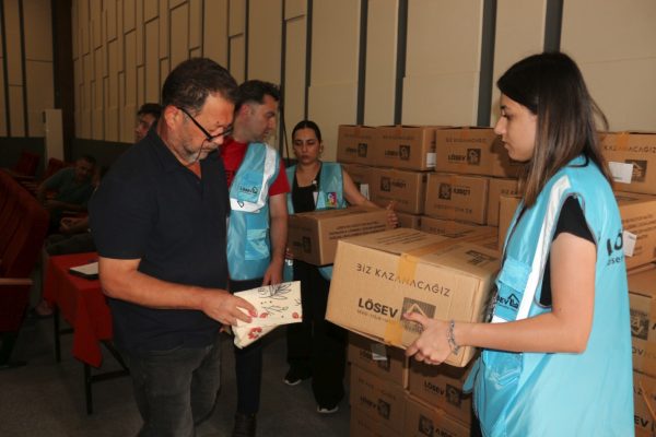 LÖSEV MUTLU ET PAKETLERİ İLE MUTLULUK PAYLAŞTIKÇA ÇOĞALIYOR