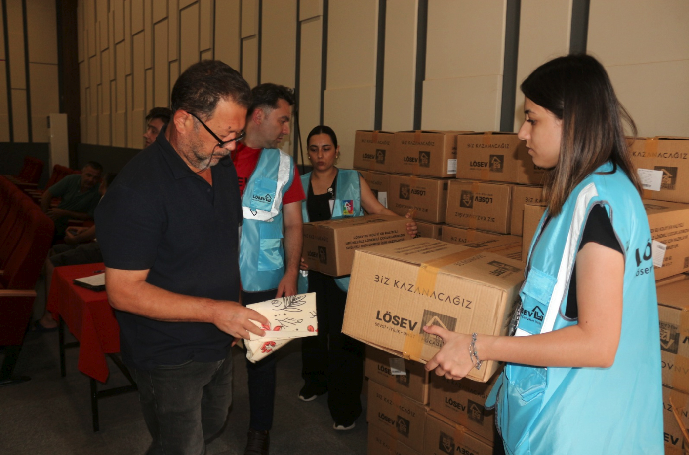 LÖSEV, Balıkesir’de Mutlu Et paketleriyle kayıtlı hasta ve ailelerine et