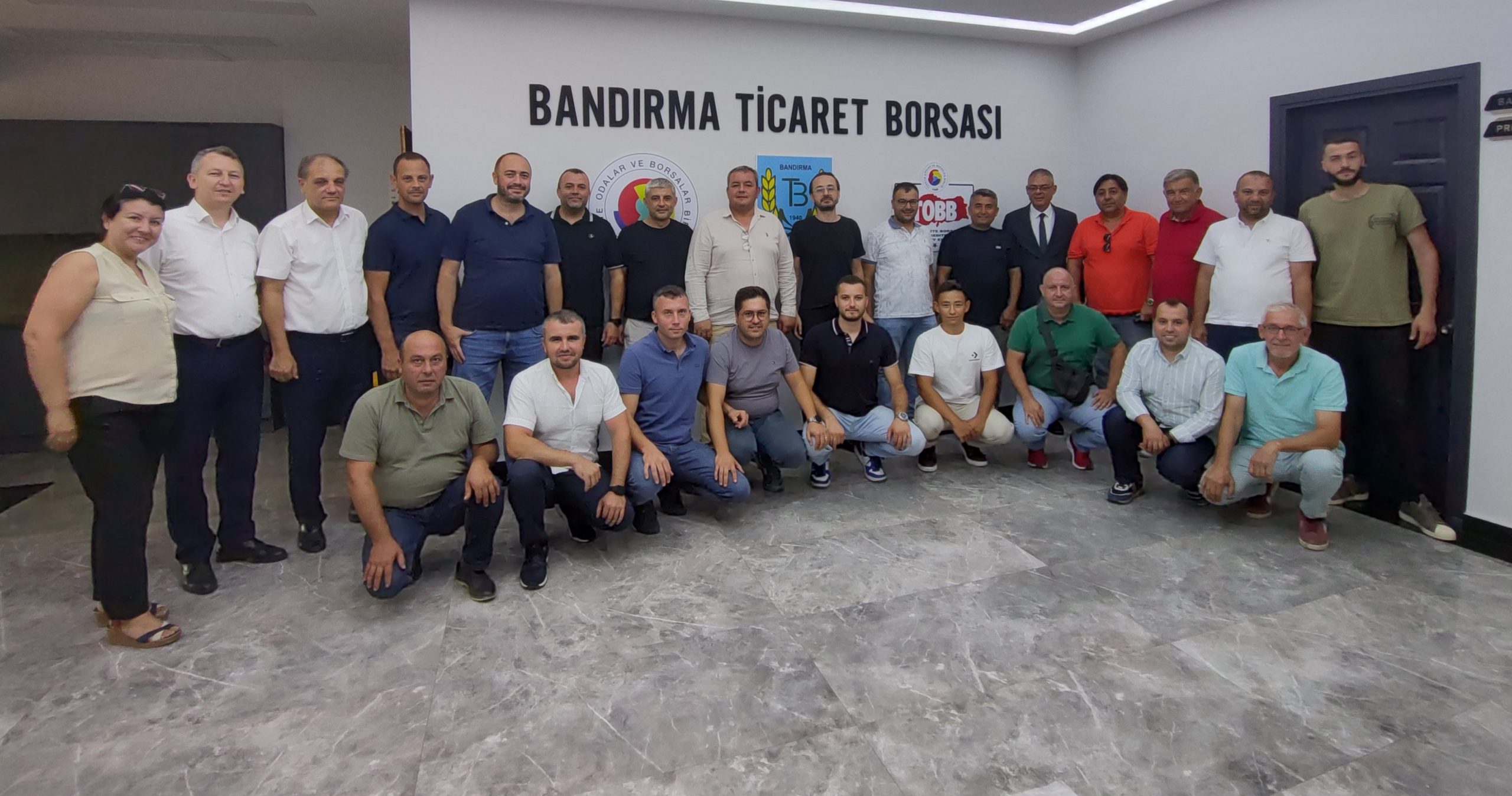 Bandırma Ticaret Borsası Yönetim Kurulu büro kiracıları ile bir araya