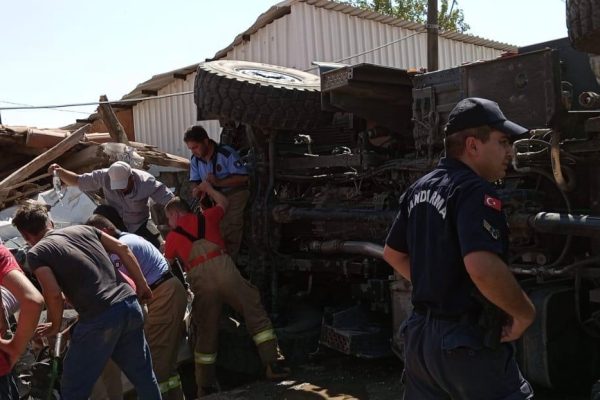 YANGINA MÜDAHALEYE GİDERKEN KAZAYA KARIŞTI