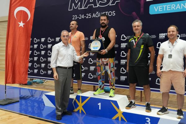 BANÜ’DE VETERANLAR MASA TENİSİ TURNUVASI