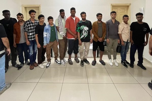 12 DÜZENSİZ GÖÇMEN VE 2 İNSAN KAÇAKÇISI YAKALANDI