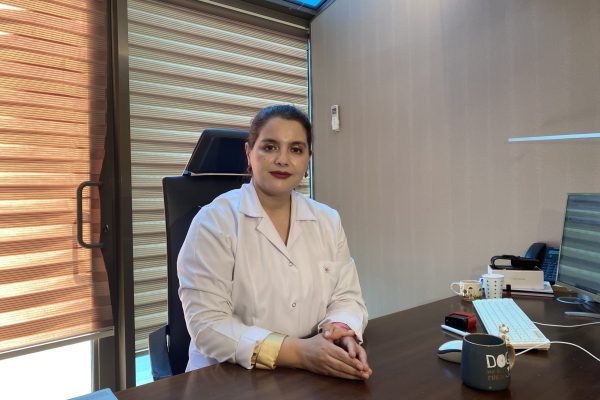 ÇOCUKLARDA MAKYAJ ÇILGINLIĞINA DİKKAT!