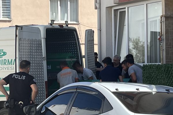 ÖNCE DİNİ NİKAHLI EŞİNİ SONRA KENDİNİ ÖLDÜRDÜ