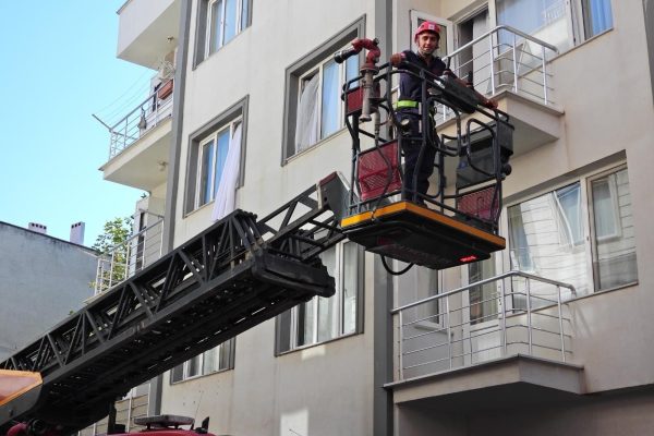 EVİNDE ÖLÜ BULUNDU
