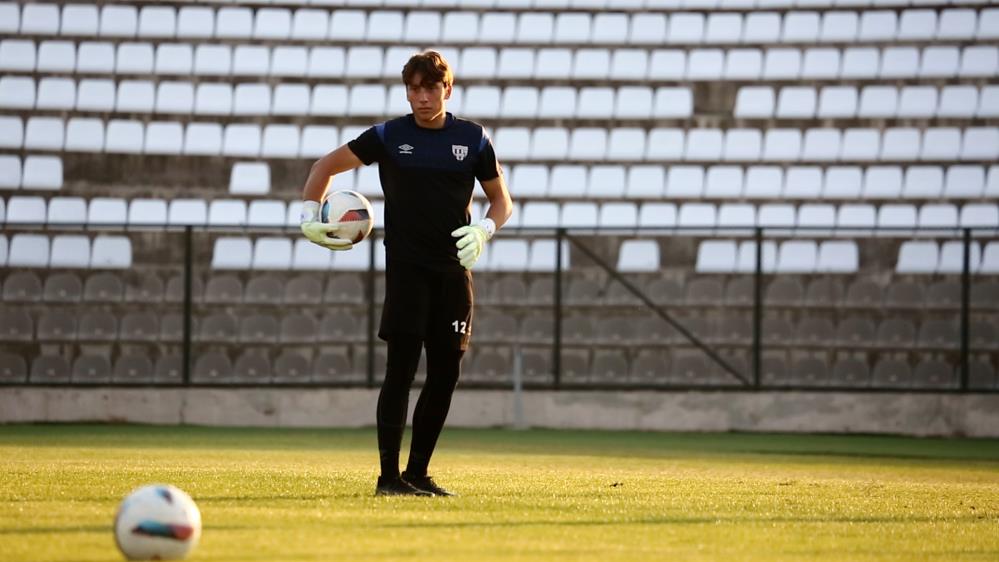 Bandırmaspor’un genç kalecisi Yiğit Zorluer, dedesi ve babasından sonra aile