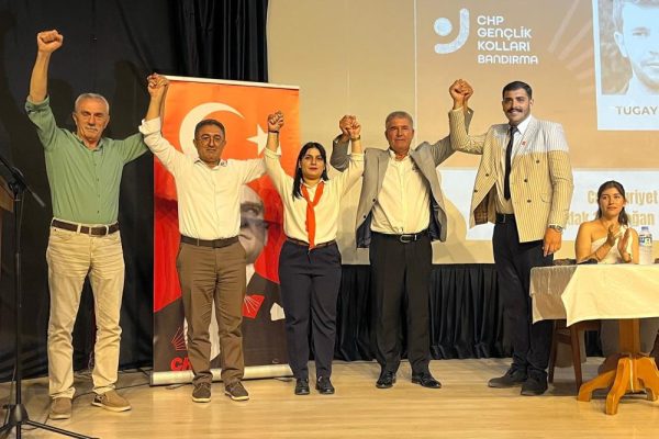 CHP GENÇLİK KOLLARINDA BİLİNMEZLİK YAŞANIYOR