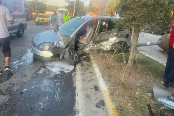 ERDEK’TE TRAFİK KAZASI 2 YARALI