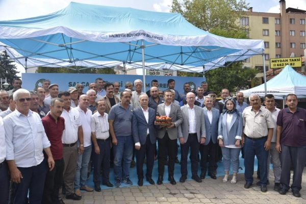 BÜYÜKŞEHİR SALÇA MAKİNESİ DAĞITTI