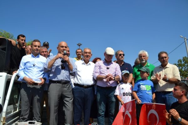 ÇİFTÇİLER BANDIRMA BALIKESİR YOLUNU KAPATTI