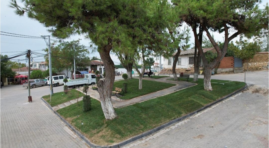 Bandırma Belediyesi, kent genelinde yürüttüğü çevre düzenleme çalışmalarına bir yenisini