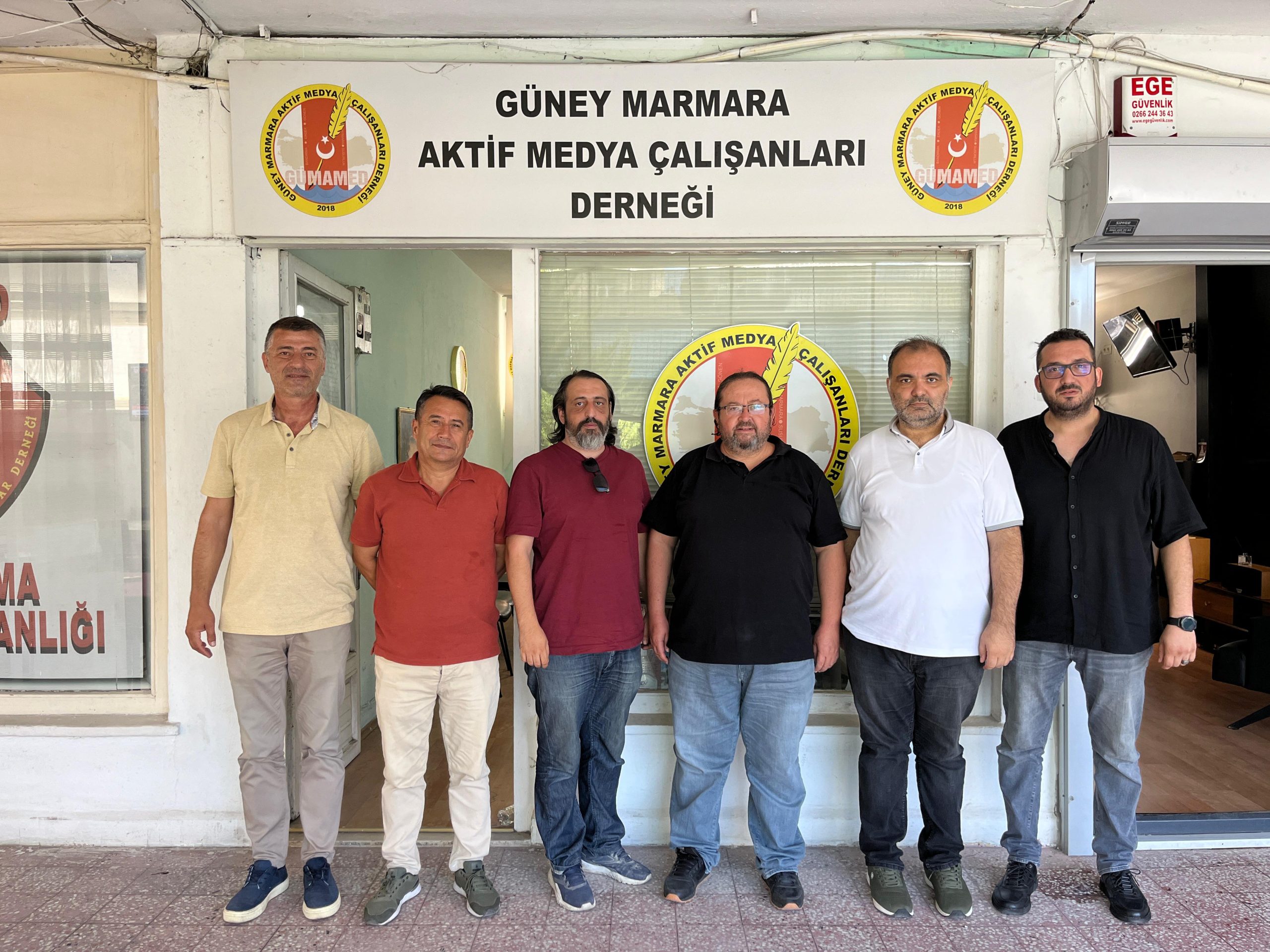 Bandırma Kent Konseyi Başkan Adayı Dr. Murat Ergöz, ekibiyle birlikte