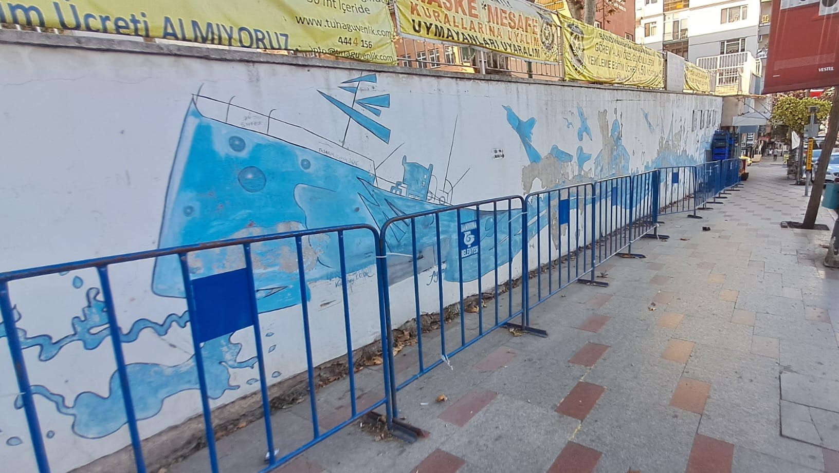 Eski tarihlerde Vecihibey ilkokulu olarak kullanılan, daha sonra İlçe Milli