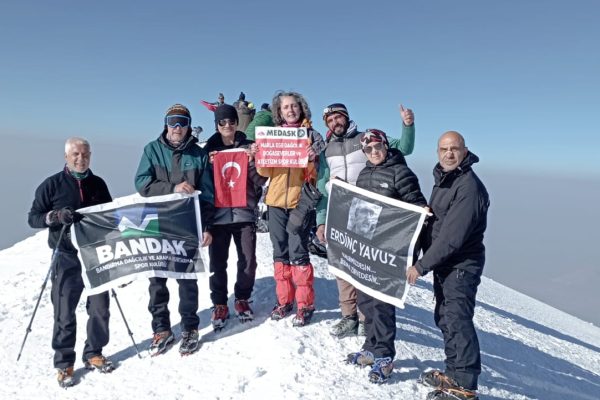 BANDAK AĞRI DAĞI’NIN ZİRVESİNDE