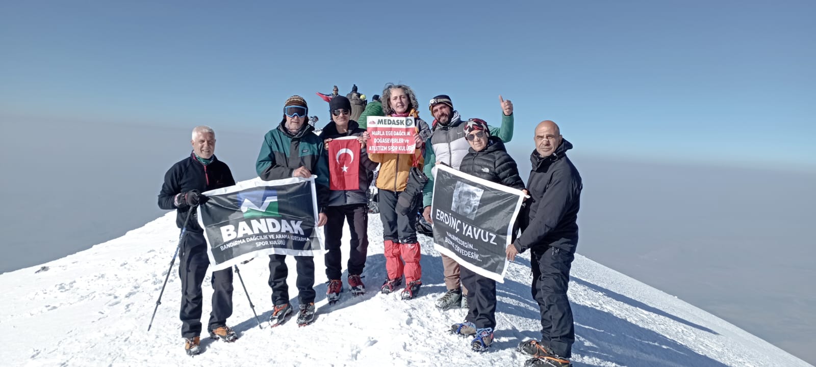 Bandırma Dağcılık ve Arama Kurtarma Spor Kulübü (BANDAK) üyeleri, nisan