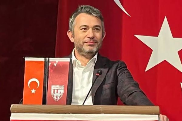 BU KEZ BARDAK TAŞTI! AĞZINA GELENİ SÖYLEDİ