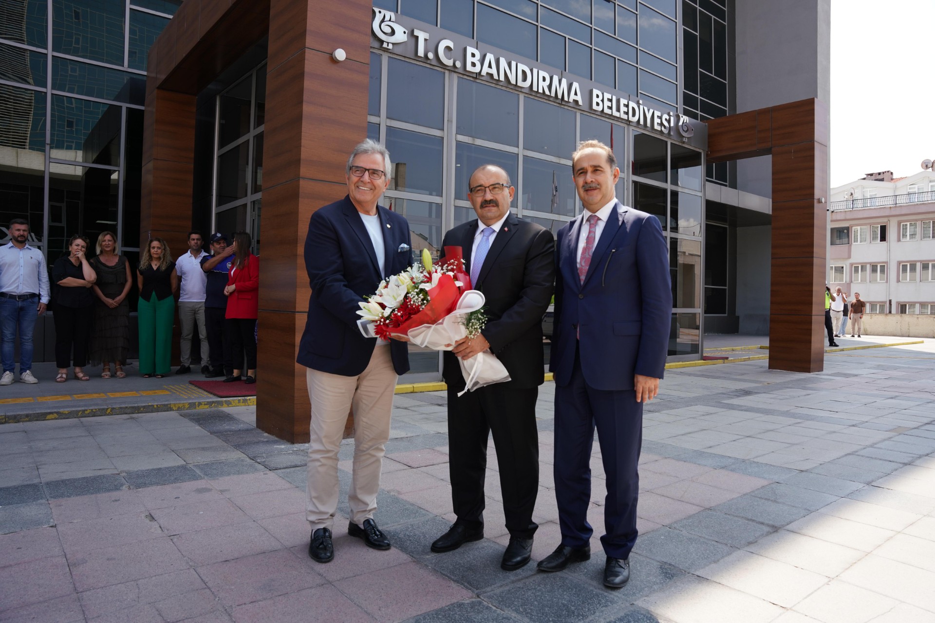 Balıkesir Valisi ve Bandırma Kaymakamı’ndan Bandırma Belediyesi’ne Ziyaret Balıkesir Valisi