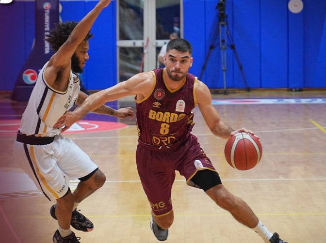   Türkiye Basketbol Liginin açılış maçında Pizzabulls Cedi Osman Basket