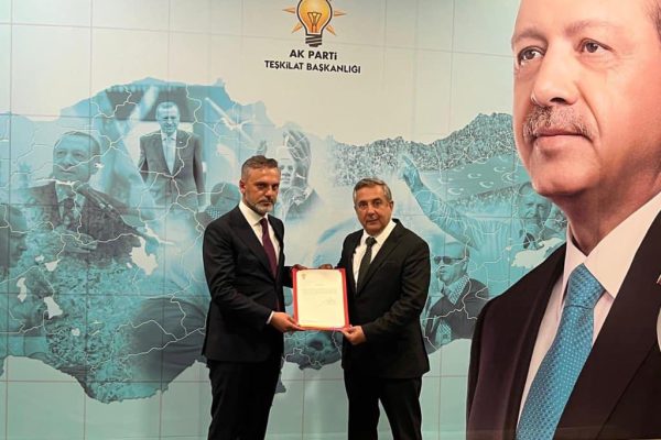 AK PARTİ İLÇE BAŞKANI GÖKSEL KARLAHAN OLDU