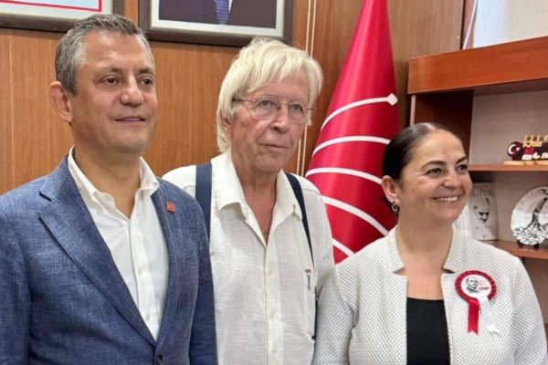 YEŞİLÇOMLU VE ŞAROLUK RAPORU ÖZGÜR ÖZEL’E VERİLDİ
