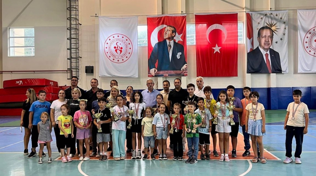 Erdek’in kurtuluşu nedeniyle düzenlenen satranç turnuvası sona erdi. 14-15 Eylül Erdek’in