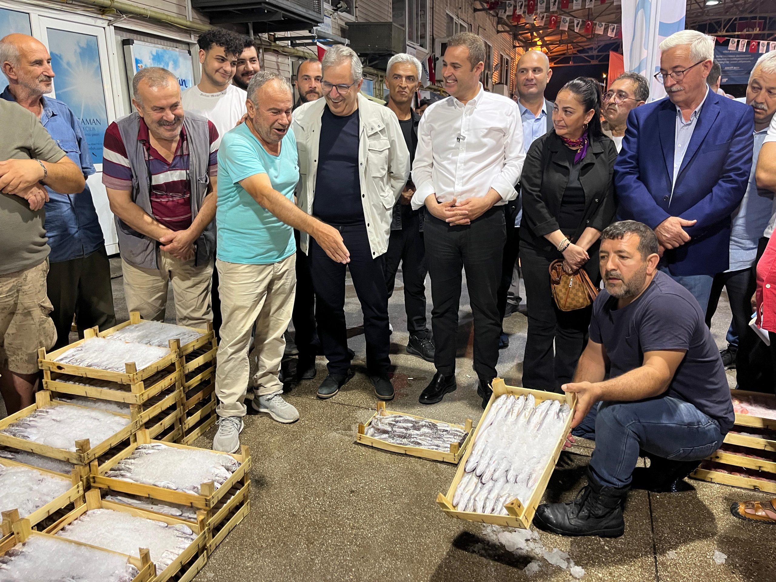 Bandırma’da av yasağının kalkmasının ardından sezonun ilk balıkları Balıkesir Büyükşehir