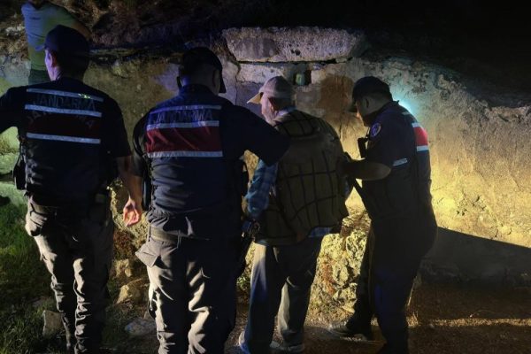 KAYBOLAN ALZHEİMER HASTASI YAŞLI ADAM 10 SAAT SONRA BULUNDU