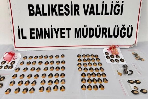 PİYASAYA SAHTE ALTIN SÜRERKEN YAKALANDILAR