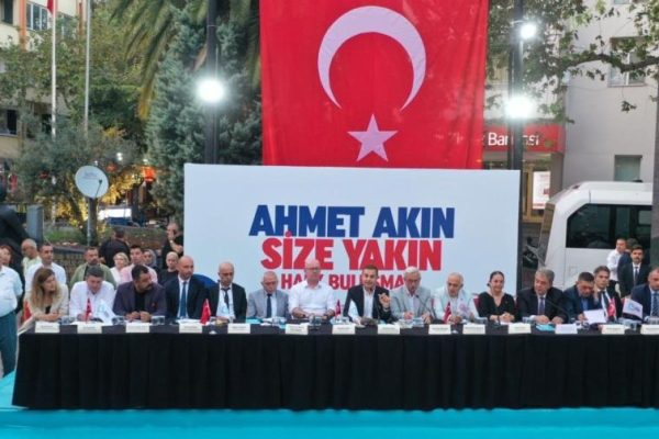 AHMET AKIN ERDEKLİLER İLE BULUŞTU