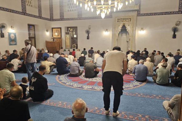 MELİD KANDİLİNDE CAMİLER DOLDU