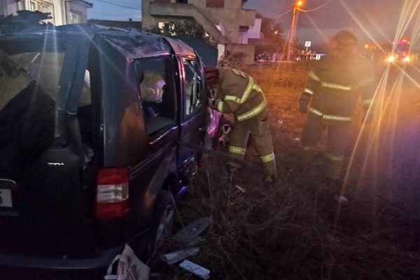 YOLDAN ÇIKAN ARAÇ TAKLA ATTI