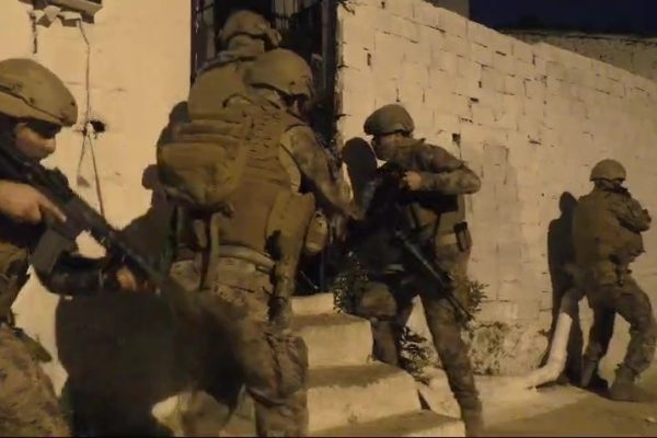 BALIKESİR’DE 300 POLİSLE OPERASYON… 51 KİŞİ GÖZALTINDA