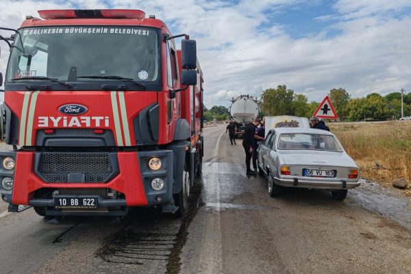 SAYİR HALİNDEKİ ARACIN MOTORU ALEV ALDI