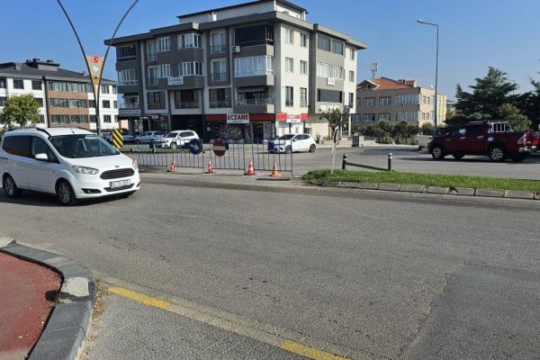 UKOME YOLU KAPATTI VATANDAŞ İSYAN ETTİ