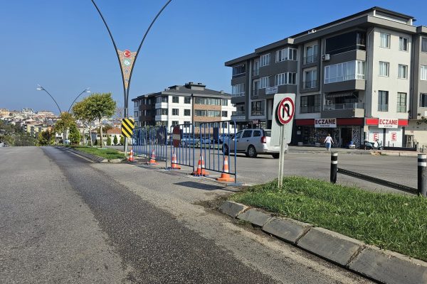 VATANDAŞ SORUYOR : HANGİ AKLA HİZMET BU KAVŞAĞI KAPATTINIZ?
