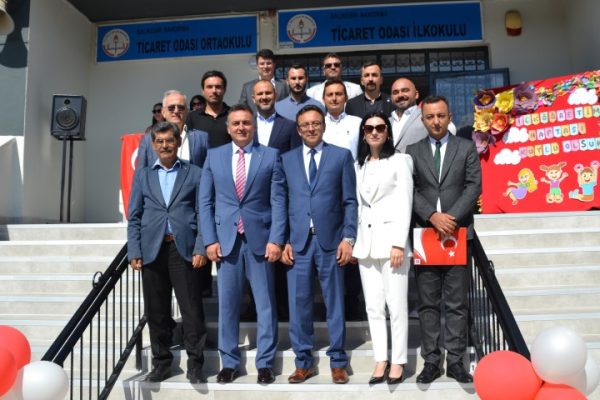 TAMAMEN YENİLENEN OKULDA İLKÖĞRETİM HAFTASI KUTLANDI
